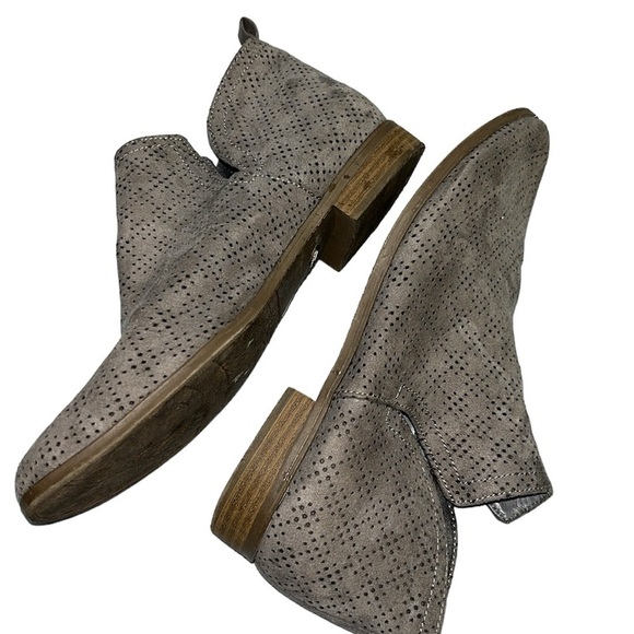 DR. SCHOLLS Revere Gray Perforated Split Slip On Low Heel Ankle Booties sz 8 - Picture 1 of 9